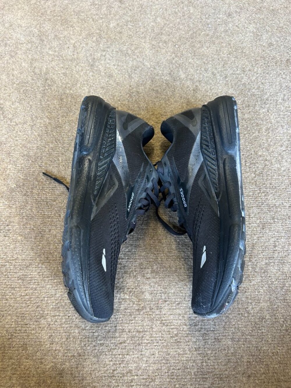 Brooks Adrenaline GTS 23 Black Running Shoes – Lightly Worn - Picture 5 of 9